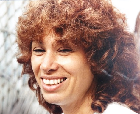 A person with curly hair

Description automatically generated with low confidence