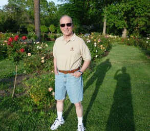 A person standing in a grassy area

Description automatically generated with low confidence