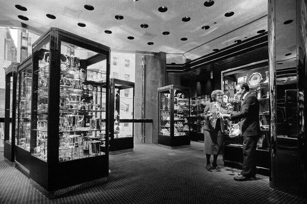 Helene Fortunoff with her husband, Alan, in the family&rsquo;s flagship store on Fifth Avenue in 1979. She is credited with making Fortunoff a major purveyor of jewelry.