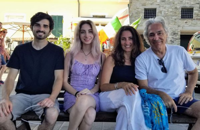 A group of people sitting on a bench

Description automatically generated with medium confidence